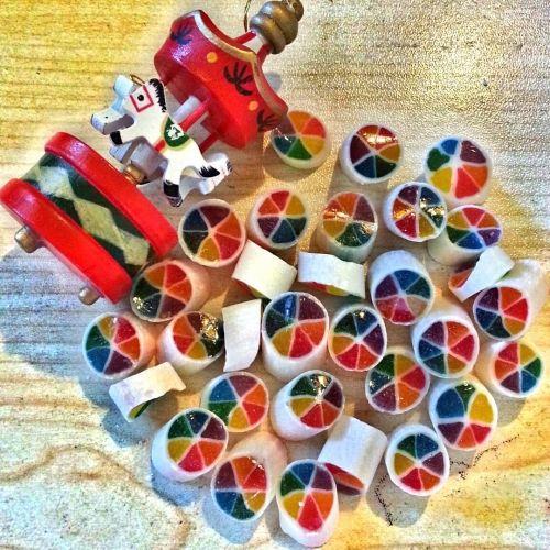 GÖKKUŞAĞI DİLİM LOLLY TROPİK MEYVE AROMALI 250 GR
