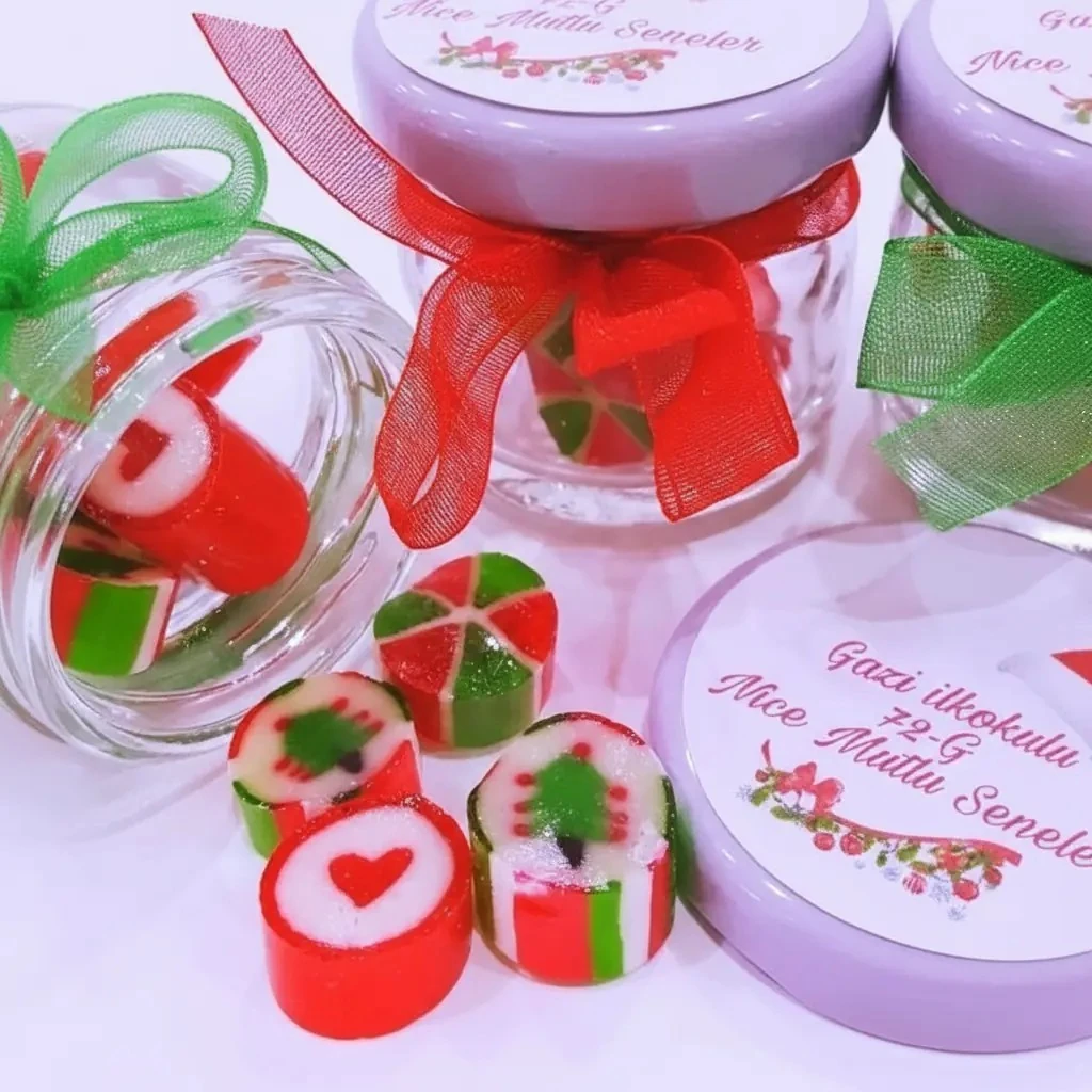 12 ADET ETİKETLİ KURDELELİ KAVANOZLU LOLLY YENi YIL ŞEKERİ YY50