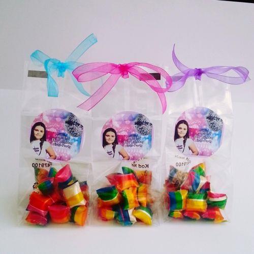 24 ADET PAKETLİ KURDELELİ ETİKETLİ GÖKKUŞAĞI AKİDE ŞEKERİ 30 gr