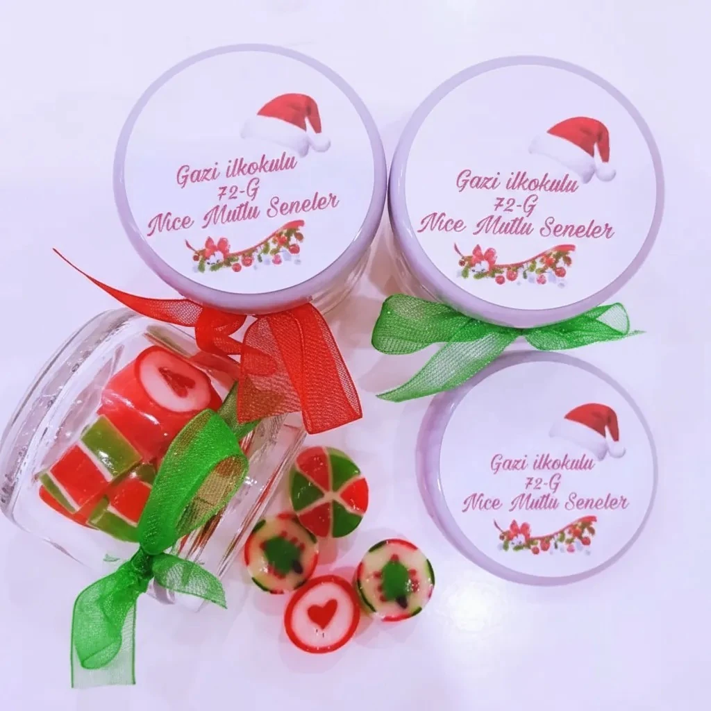 100 ADET ETİKETLİ KURDELELİ KAVANOZLU LOLLY YENi YIL ŞEKERİ YY51