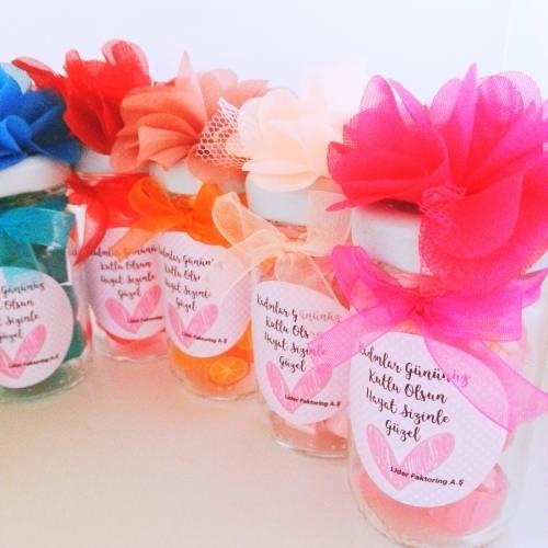 12 ADET COK RENKLI ÇİÇEKLİ KAVANOZLU LOLLY ŞEKER 140