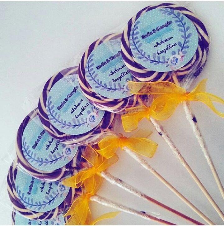 24 ADET ETİKETLİ KURDELELİ LOLİPOP ŞEKER L21