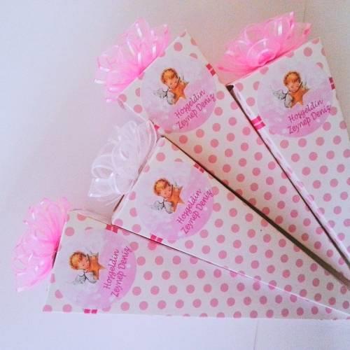 50 ADET KURDELELİ ETİKETLİ KÜLAHLI KIZ BEBEK MEVLÜT ŞEKERİ 30 gr M08