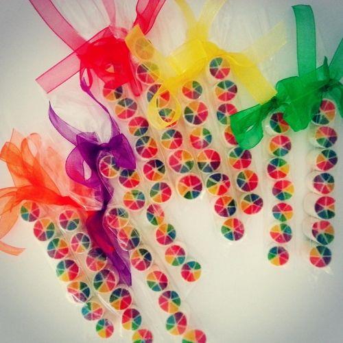 24 Adet RENKLİ KURDELELİ DİLİM GÖKKUŞAĞI PARMAK LOLLY CANDY PL04