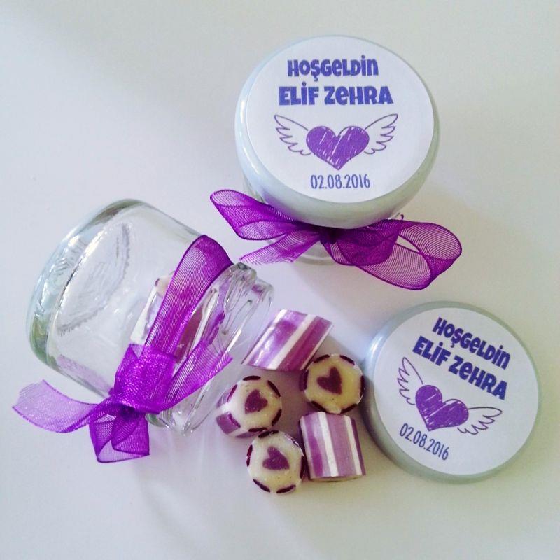24 ADET ETİKETLİ KURDELELİ KAVANOZ MOR KALP LOLLY ŞEKER 71
