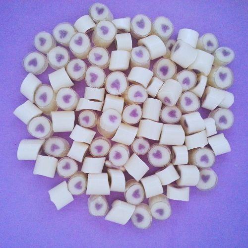 DIŞI BEYAZ İÇİ MOR KALP LOLLY KREMALI BÖĞÜRTLEN AROMALI 250 GR