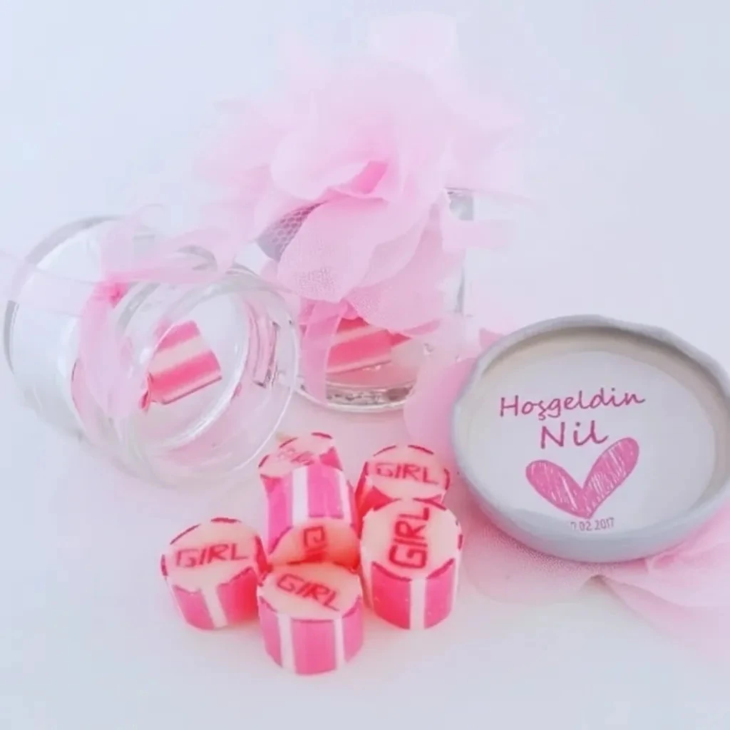 24 ADET PEMBE KURDELELİ ÇİÇEKLİ KAVANOZLU LOLLY ŞEKER 157