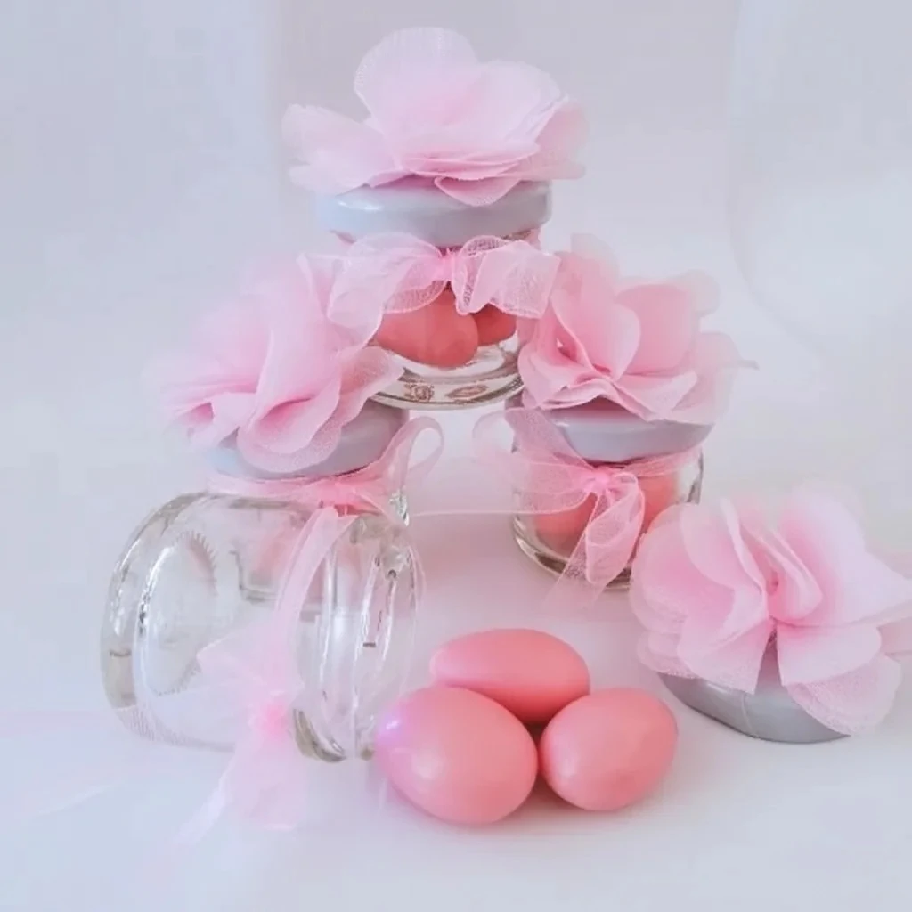 50 ADET PEMBE KURDELELİ ÇİÇEKLİ KAVANOZLU BADEM DRAJE 76