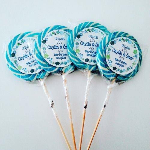 24 ADET ETİKETLİ MAVİ BEYAZ SOSYETE LOLİPOP ŞEKER L17
