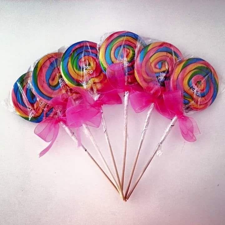 24 ADET KURDELELİ GÖKKUŞAĞI SOSYETE LOLİPOP ŞEKER  L35