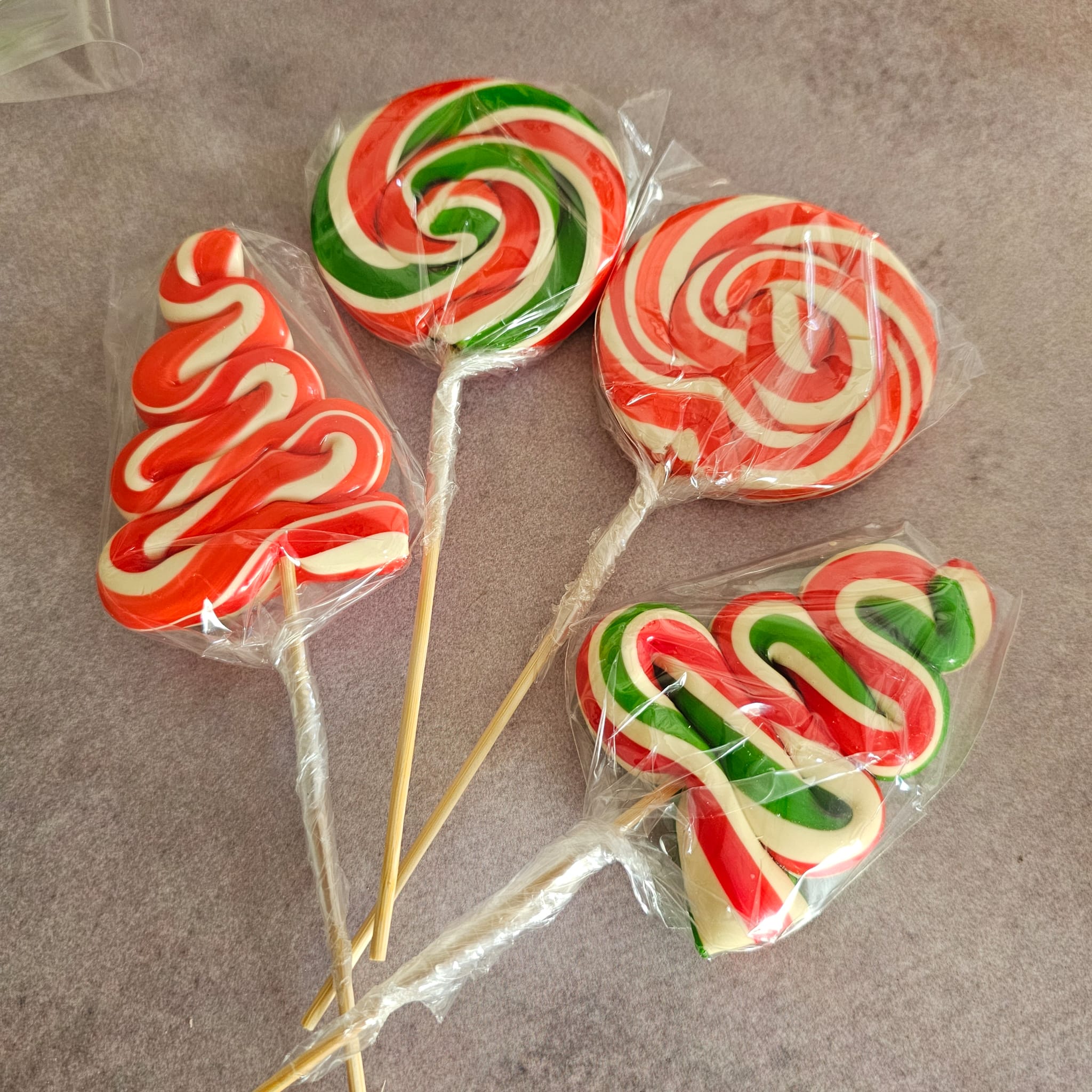 24 ADET ÇAM VE SOSYETE  LOLİPOP KIRMIZI YEŞİL BEYAZ 10