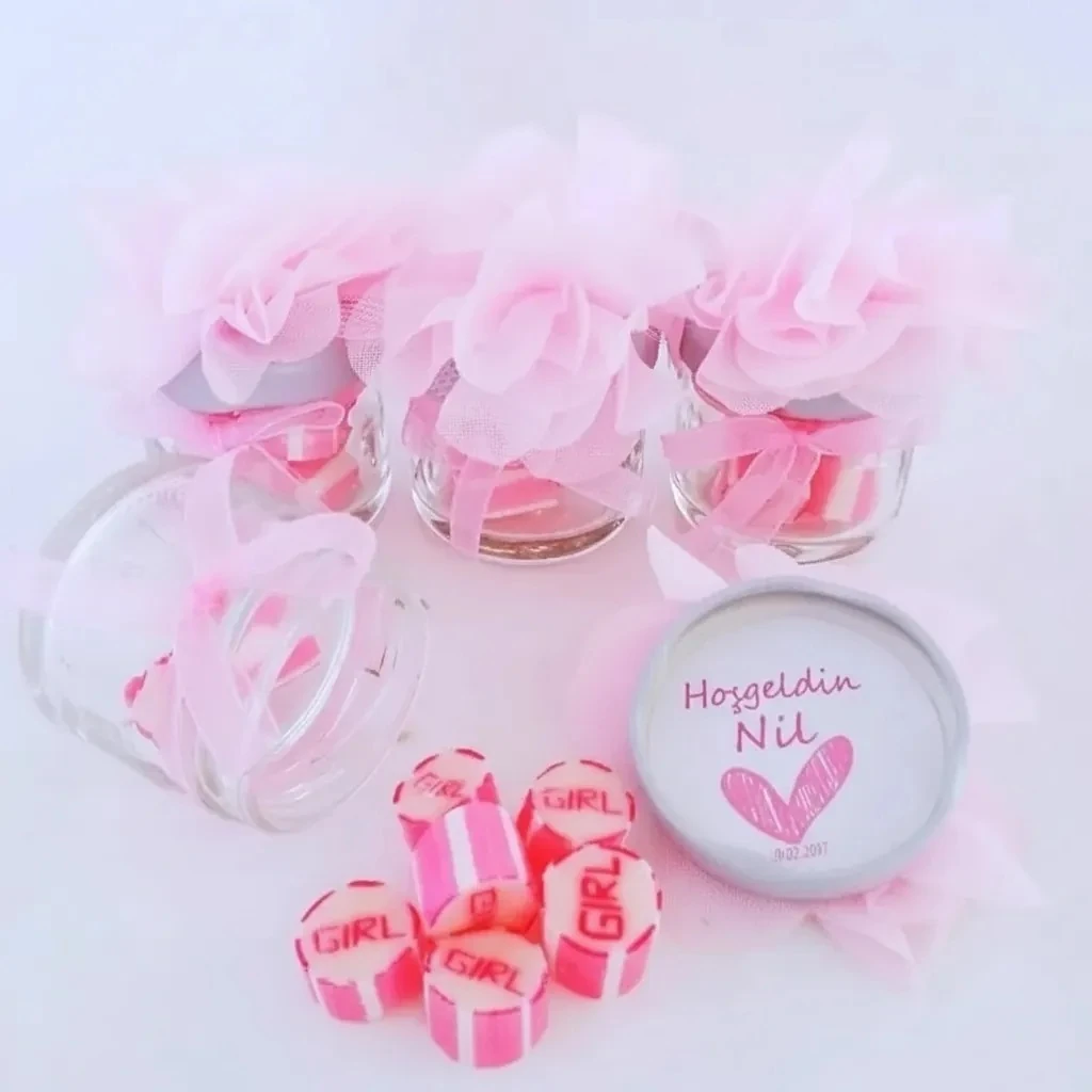 24 ADET PEMBE KURDELELİ ÇİÇEKLİ KAVANOZLU LOLLY ŞEKER 157