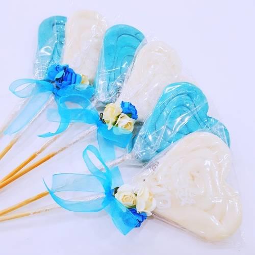 24 ADET MAVİ ÇİÇEKLİ KURDELELİ BEYAZ ve MAVİ KALP LOLİPOP ŞEKER CL04