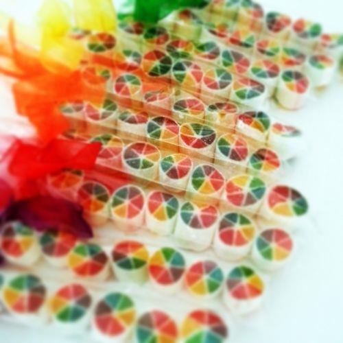 24 Adet RENKLİ KURDELELİ DİLİM GÖKKUŞAĞI PARMAK LOLLY CANDY PL04