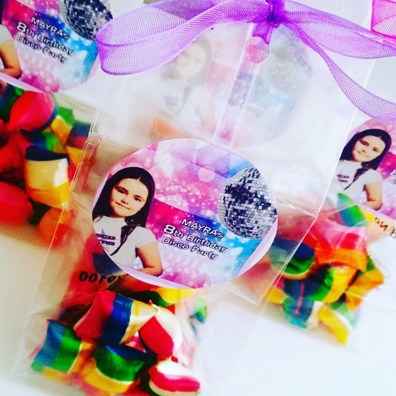 24 ADET PAKETLİ KURDELELİ ETİKETLİ GÖKKUŞAĞI AKİDE ŞEKERİ 30 gr