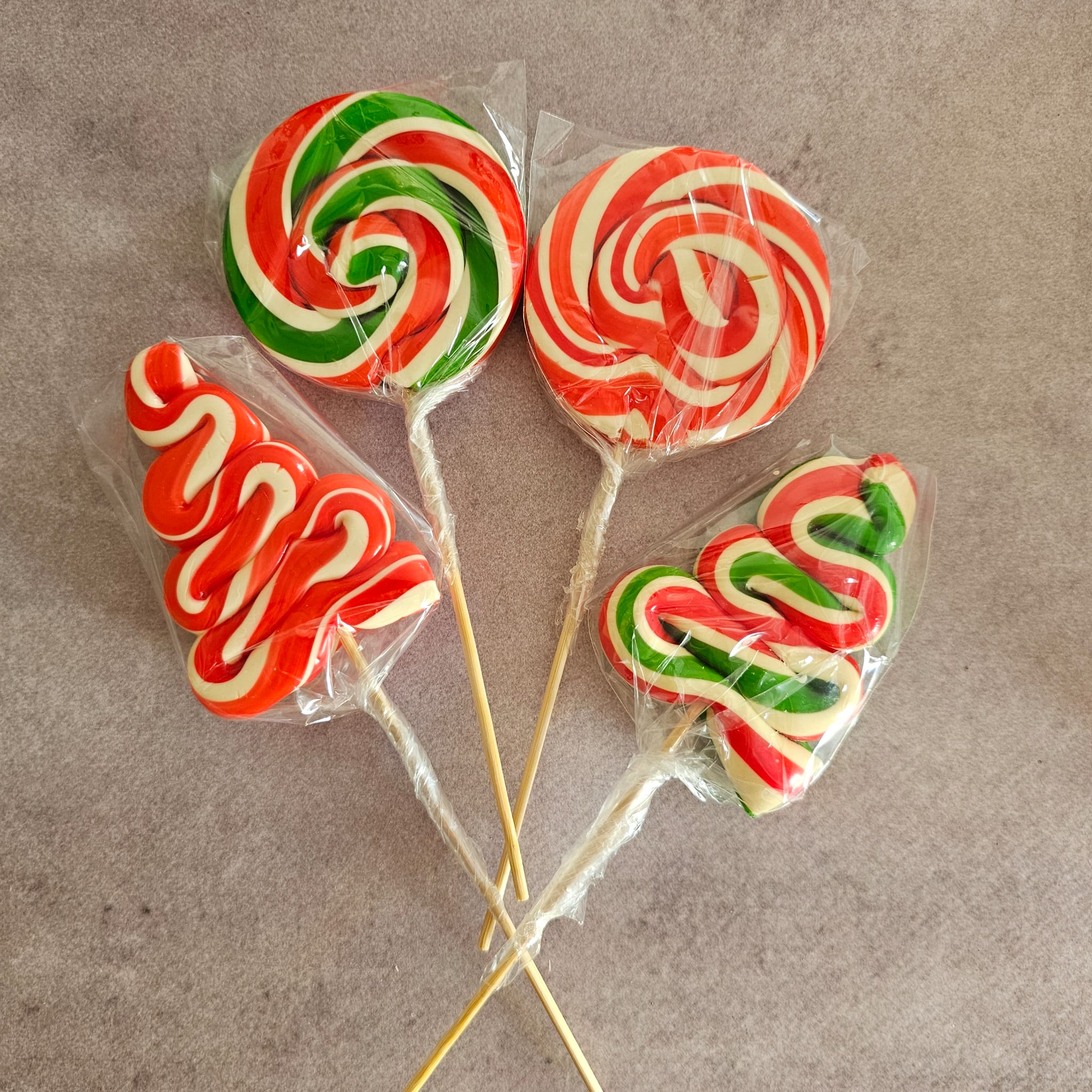 24 ADET ÇAM VE SOSYETE  LOLİPOP KIRMIZI YEŞİL BEYAZ 10