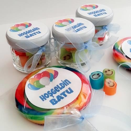 24 ADET ETİKETLİ KAVANOZLU LOLLY VE 24 ADET ETİKETLİ KURDELELİ LOLİPOP BEBEK ŞEKERİ 153