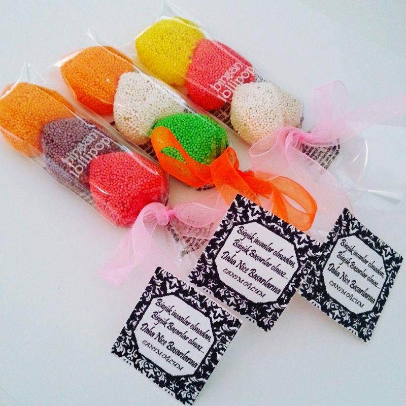 24 ADET ETİKETLİ KURDELELİ GÖKKUŞAĞI 3'LÜ KALP JÖLE LOKUM KIZ BEBEK ŞEKERİ