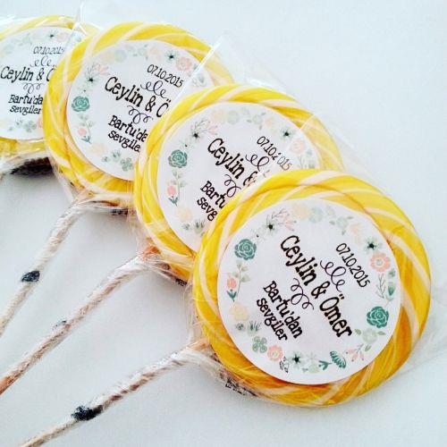 24 ADET ETİKETLİ SARI BEYAZ LOLİPOP ŞEKER L15