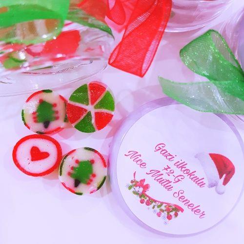 12 ADET ETİKETLİ KURDELELİ KAVANOZLU LOLLY YENi YIL ŞEKERİ YY50