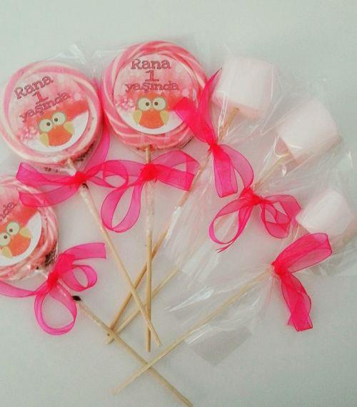 24 Adet ETİKETLİ KURDELELİ LOLİPOP ŞEKER VE ÇUBUKLU MARSHMALLOW L33