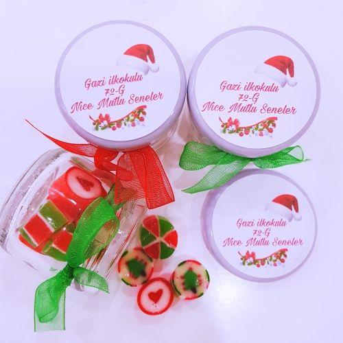 100 ADET ETİKETLİ KURDELELİ KAVANOZLU LOLLY YENi YIL ŞEKERİ YY51