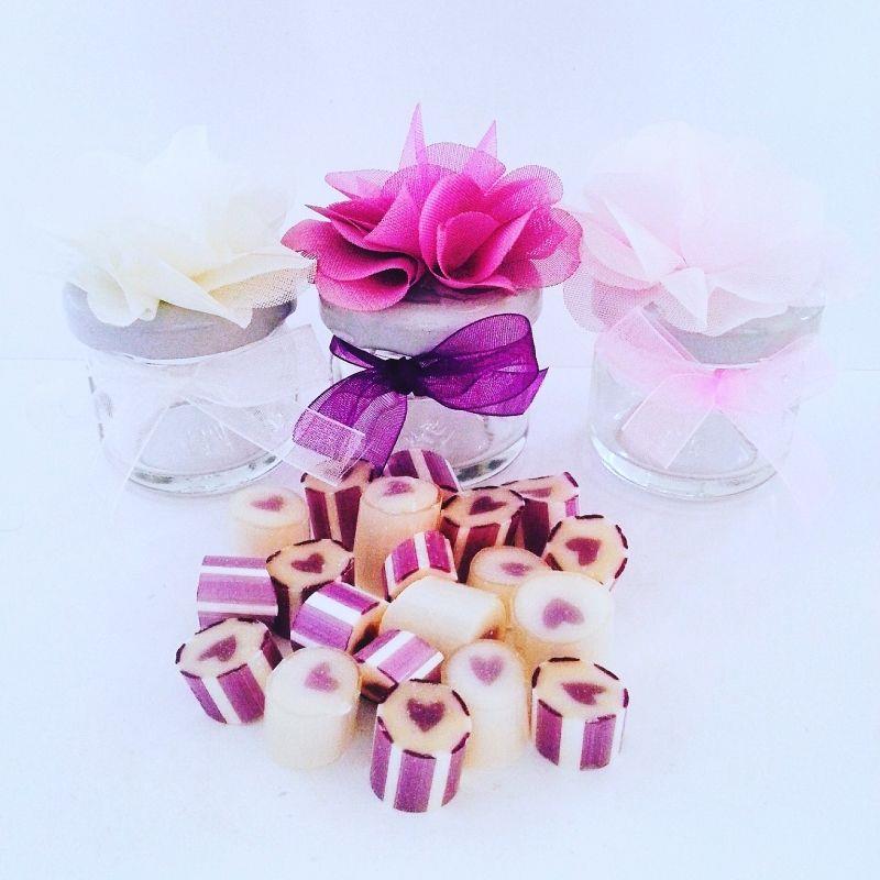 24 ADET PEMBE BEYAZ MOR ÇİÇEKLİ KURDELELİ KAVANOZLU MOR LOLLY ŞEKER 86