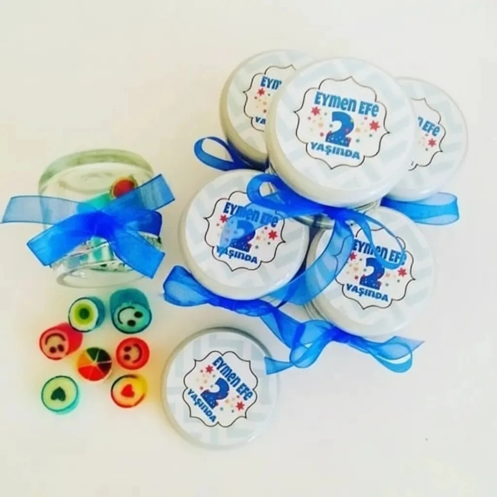 50 ADET ETİKETLİ MAVİ KURDELELİ KAVANOZLU KARIŞIK LOLLY ŞEKER 158