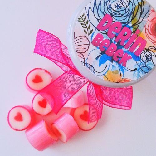24 ADET ETİKETLİ KURDELELİ KAVANOZ PEMBE KALP LOLLY ŞEKER 54