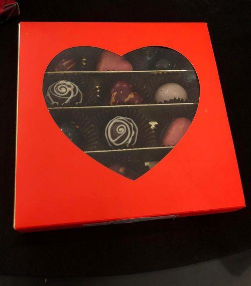 Gül Kaplamalı Kalp Çikolata