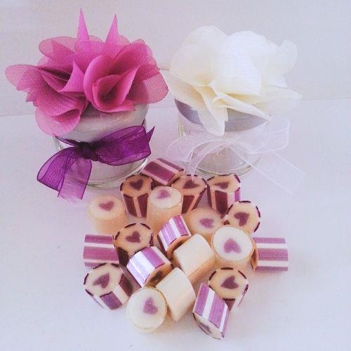 24 ADET PEMBE BEYAZ MOR ÇİÇEKLİ KURDELELİ KAVANOZLU MOR LOLLY ŞEKER 86