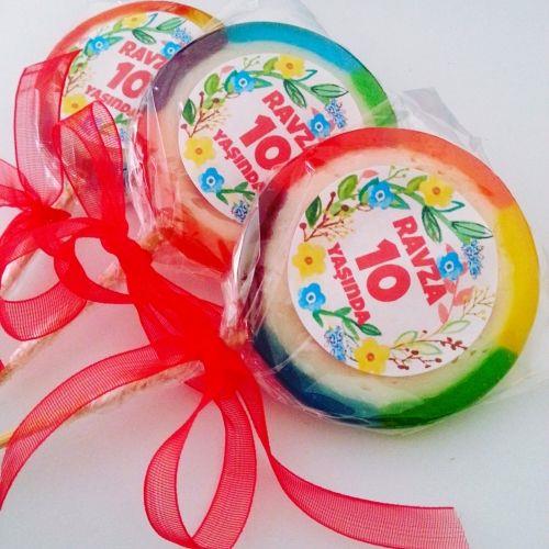 12 ADET ETİKETLİ KURDELELİ GÖKKUŞAĞI PAPATYA LOLLY LOLİPOP ŞEKER LL08