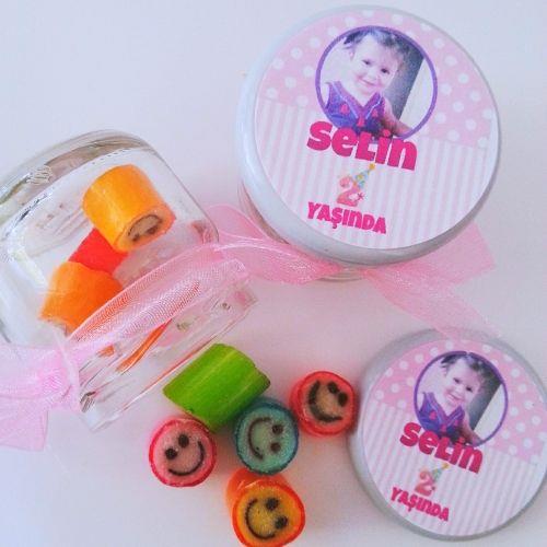 24 ADET FOTOĞRAF ETİKETLİ KURDELELİ KAVANOZ GÜLEN YÜZ LOLLY ŞEKER 6