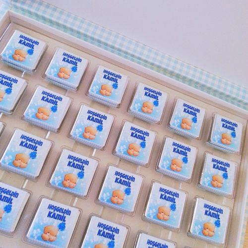 İSİMLİ ERKEK BEBEK ÇİKOLATASI 48 ADET KUTULU MADLEN EC05