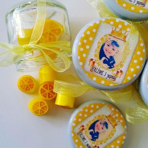 24 ADET ETİKETLİ KURDELELİ KAVANOZLU LİMON LOLLY ŞEKER 35