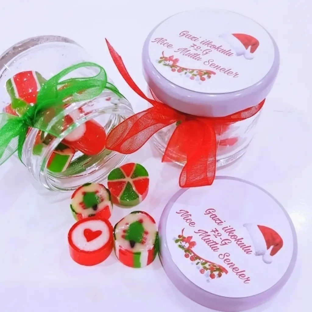 12 ADET ETİKETLİ KURDELELİ KAVANOZLU LOLLY YENi YIL ŞEKERİ YY50