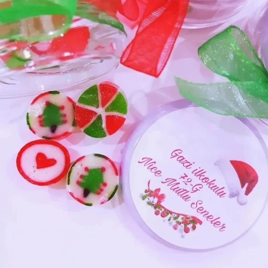 12 ADET ETİKETLİ KURDELELİ KAVANOZLU LOLLY YENi YIL ŞEKERİ YY50