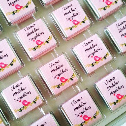 İSİMLİ KIZ BEBEK ÇİKOLATASI 48 ADET KUTULU MADLEN EC04