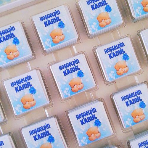İSİMLİ ERKEK BEBEK ÇİKOLATASI 48 ADET KUTULU MADLEN EC05