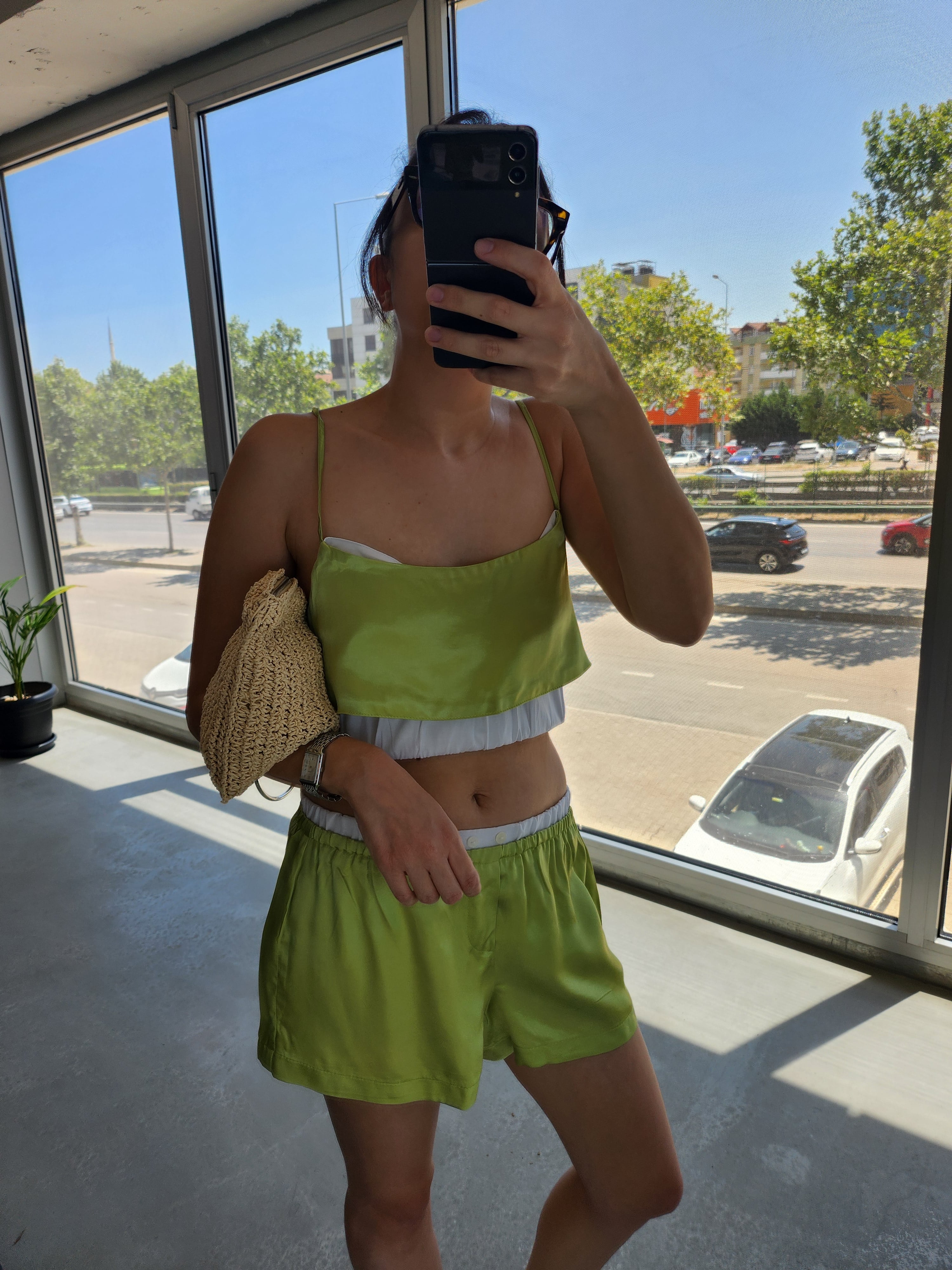YEŞİL SATEN ŞORT