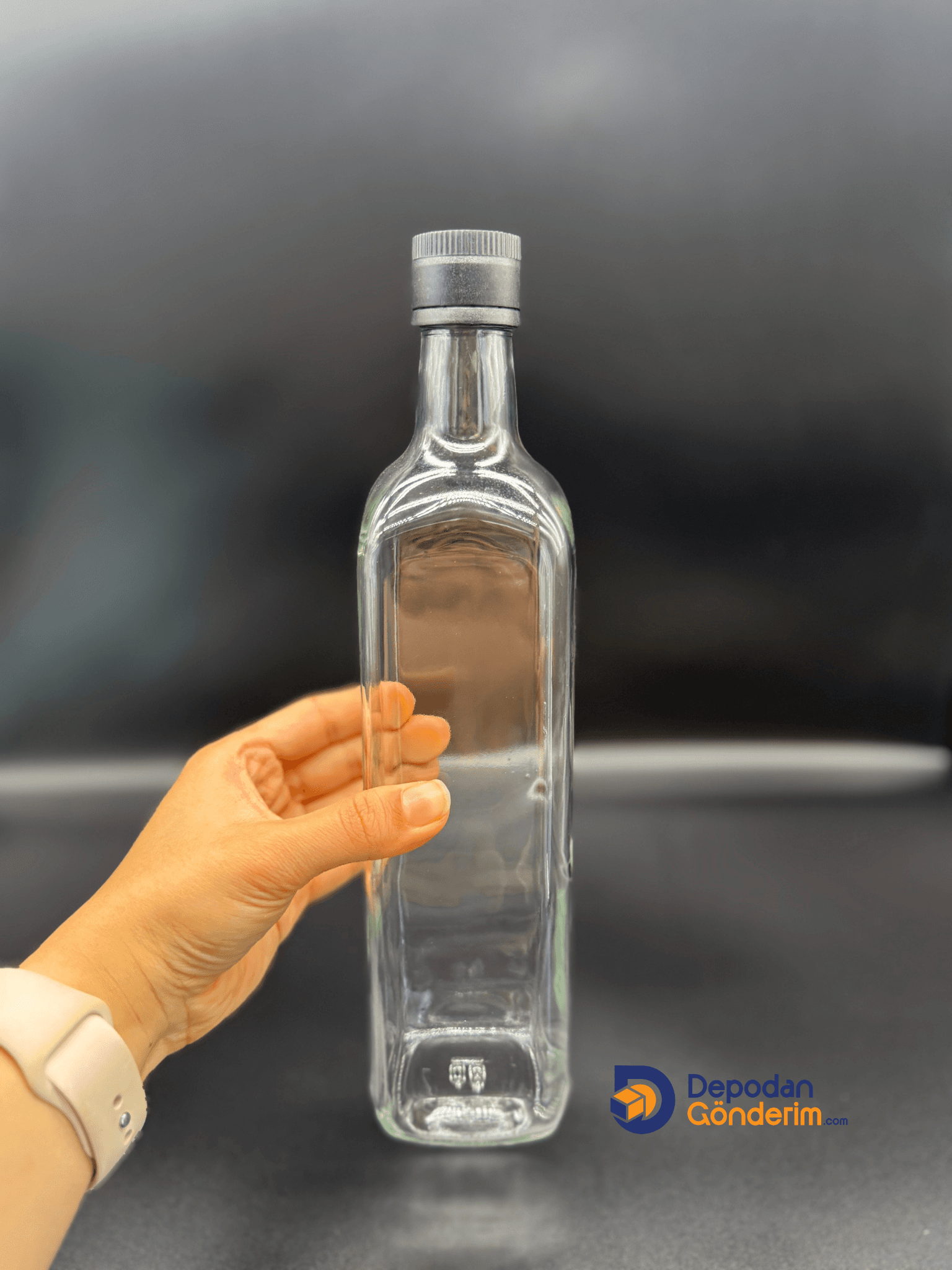 DP183 750cc Şeffaf Maraska Şişe (Siyah Akıtıcılı Kapak) 