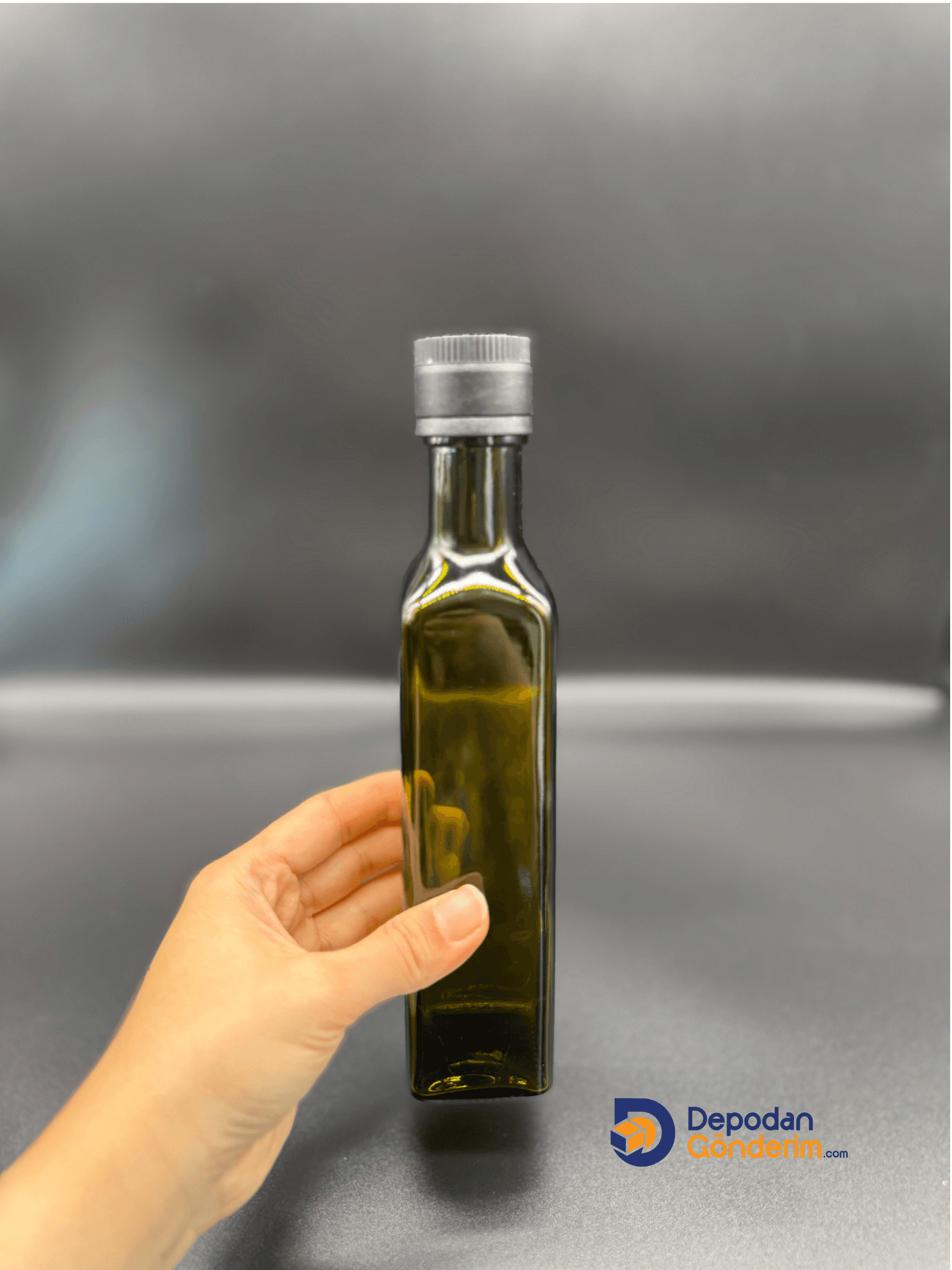 DP173 250cc Yeşil Maraska Şişe (Siyah Kilitli Akıtıcılı Kapak) 