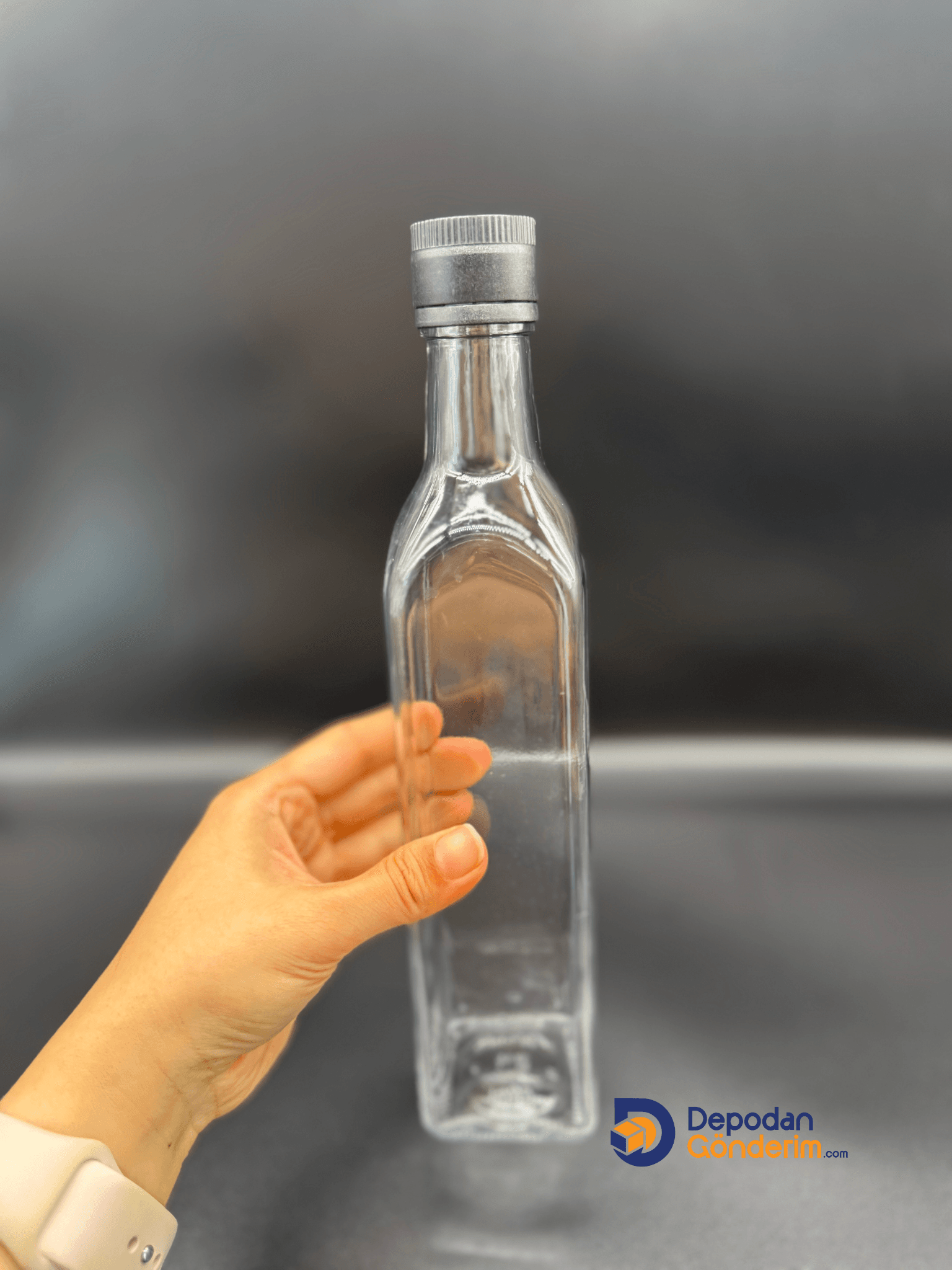DP184 500cc Şeffaf Maraska Şişe (Siyah Akıtıcılı Kapak) 