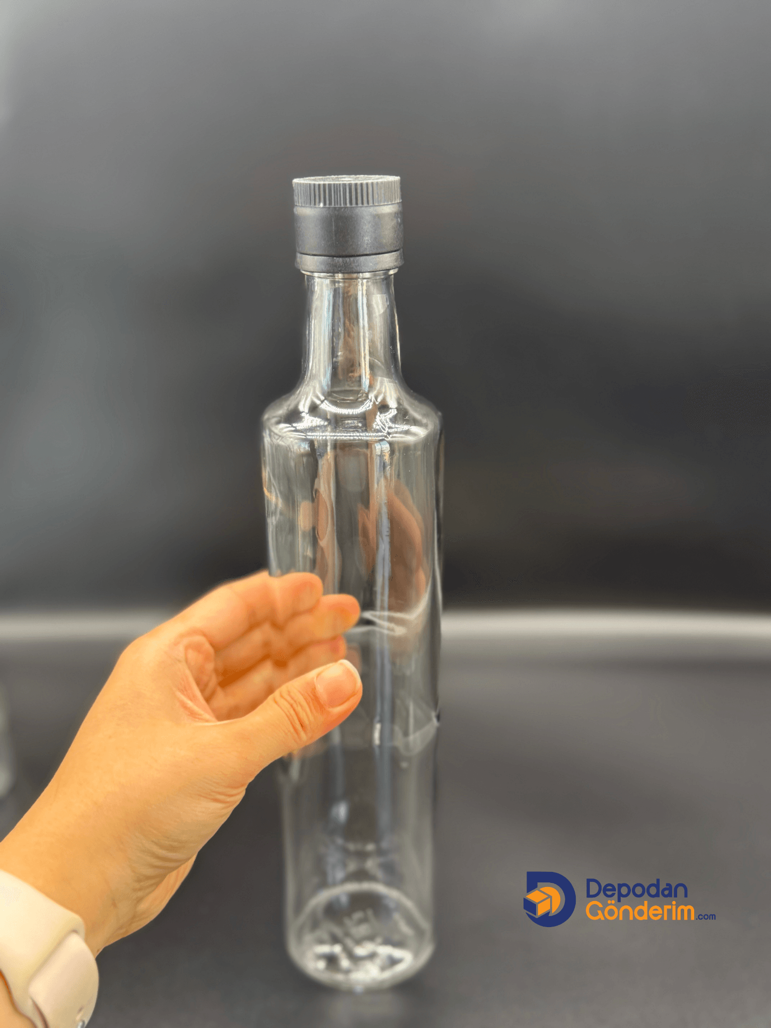 DP177 500cc Şeffaf Dorika Şişe (Siyah Kilitli Akıtıcılı Kapak) 