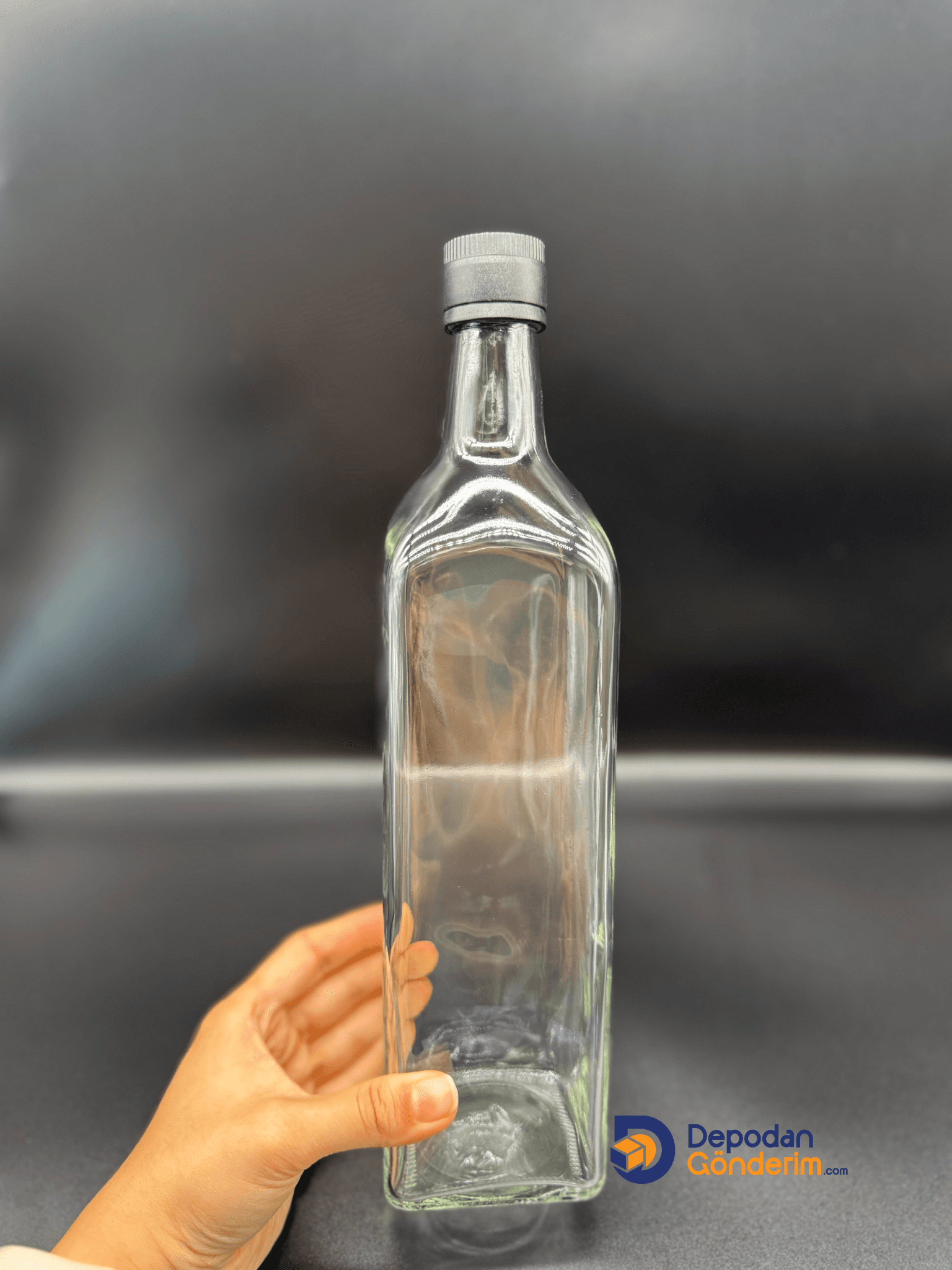 DP180 1000cc Şeffaf Maraska Şişe (Siyah Kilitli Akıtıcılı Kapak) 