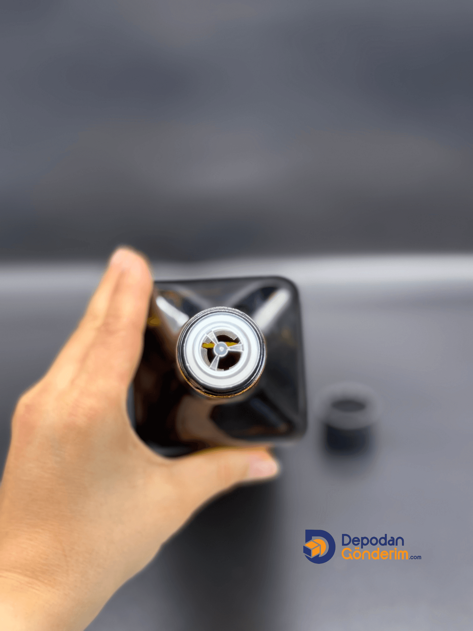 DP166 1000cc Yeşil Maraska Şişe (Siyah Kilitli Akıtıcılı Kapak) 