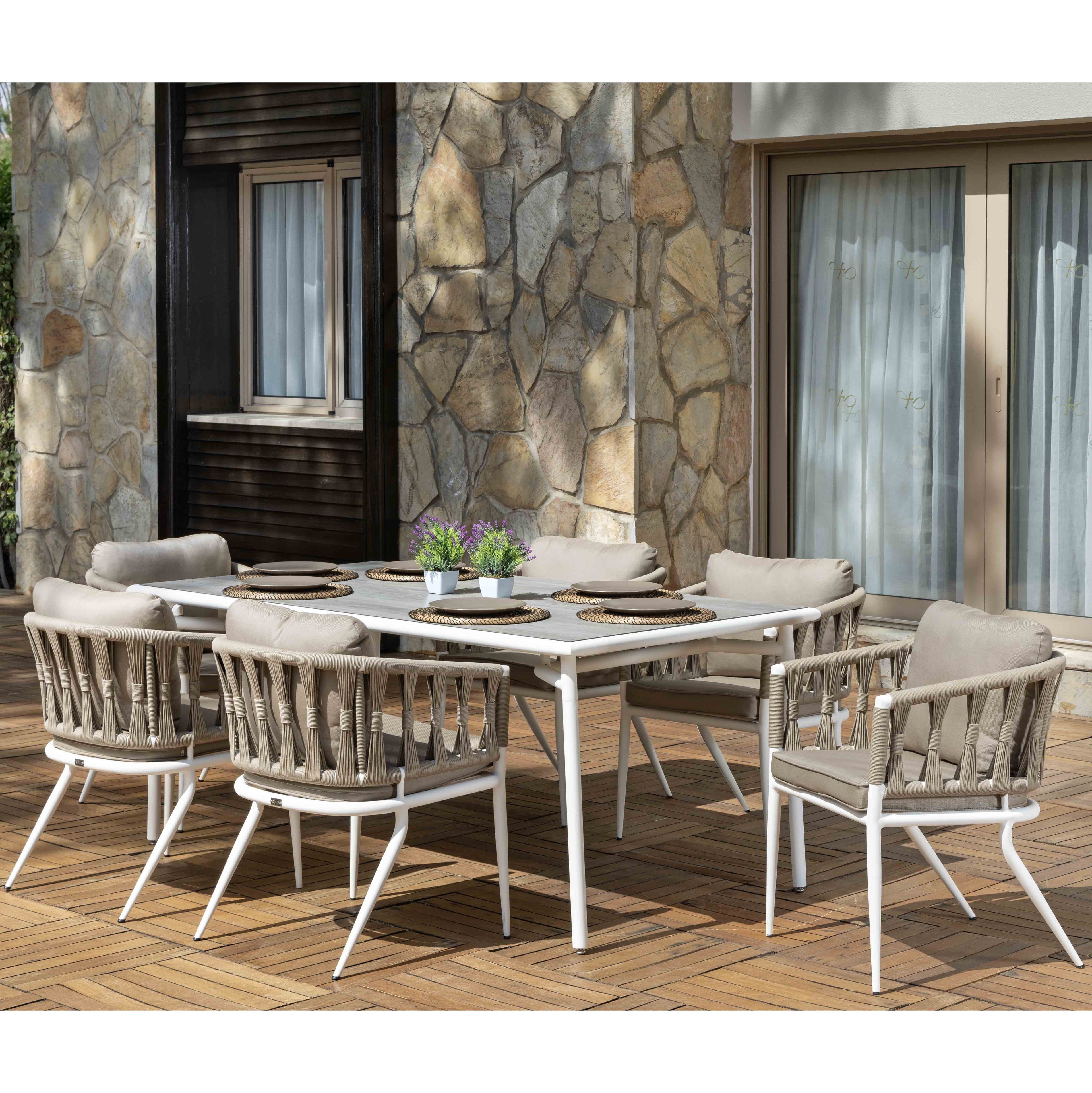 Ewo Dining Room