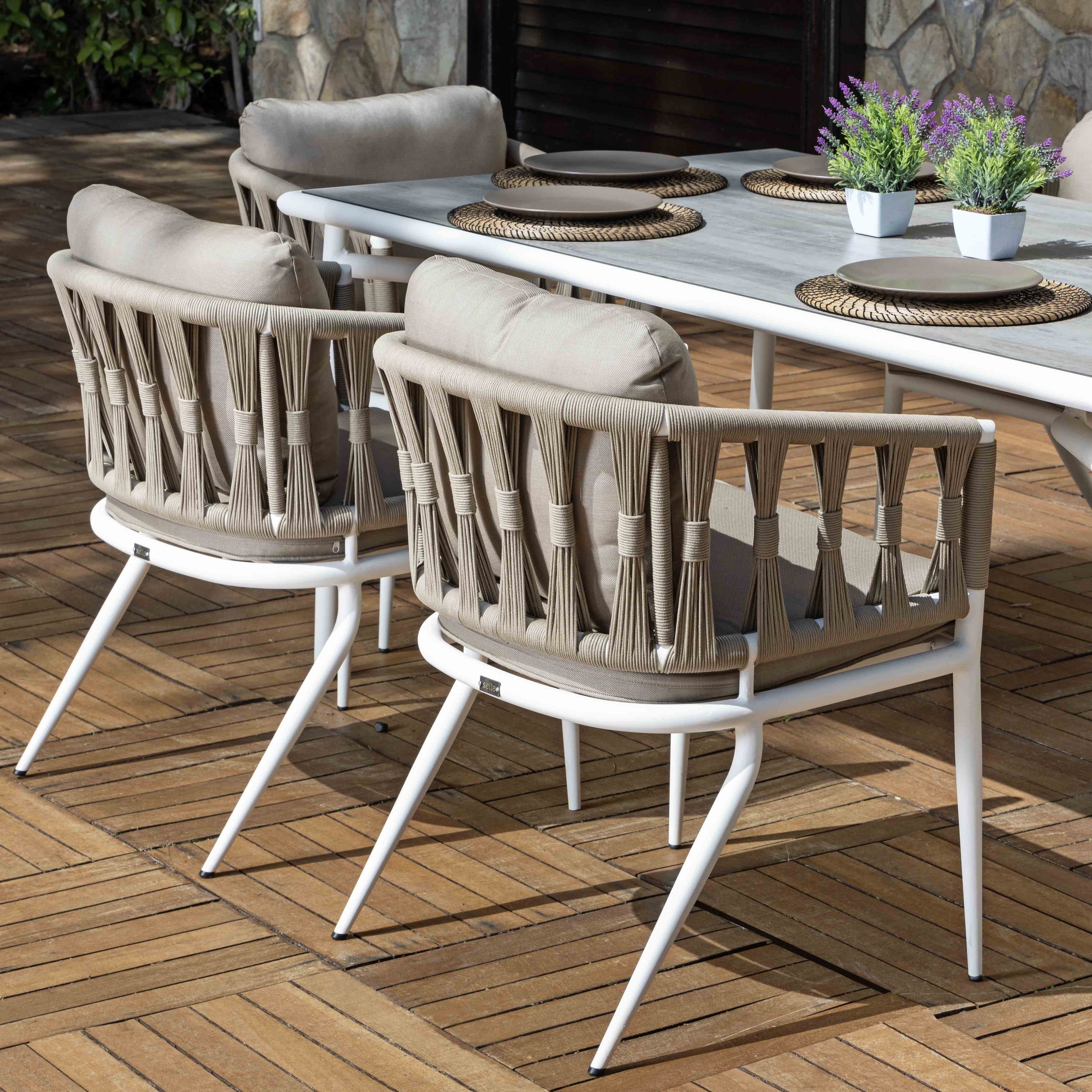 Ewo Dining Room