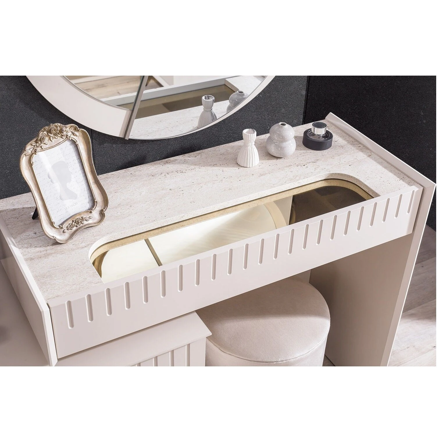 Tress Dresser + Ayna