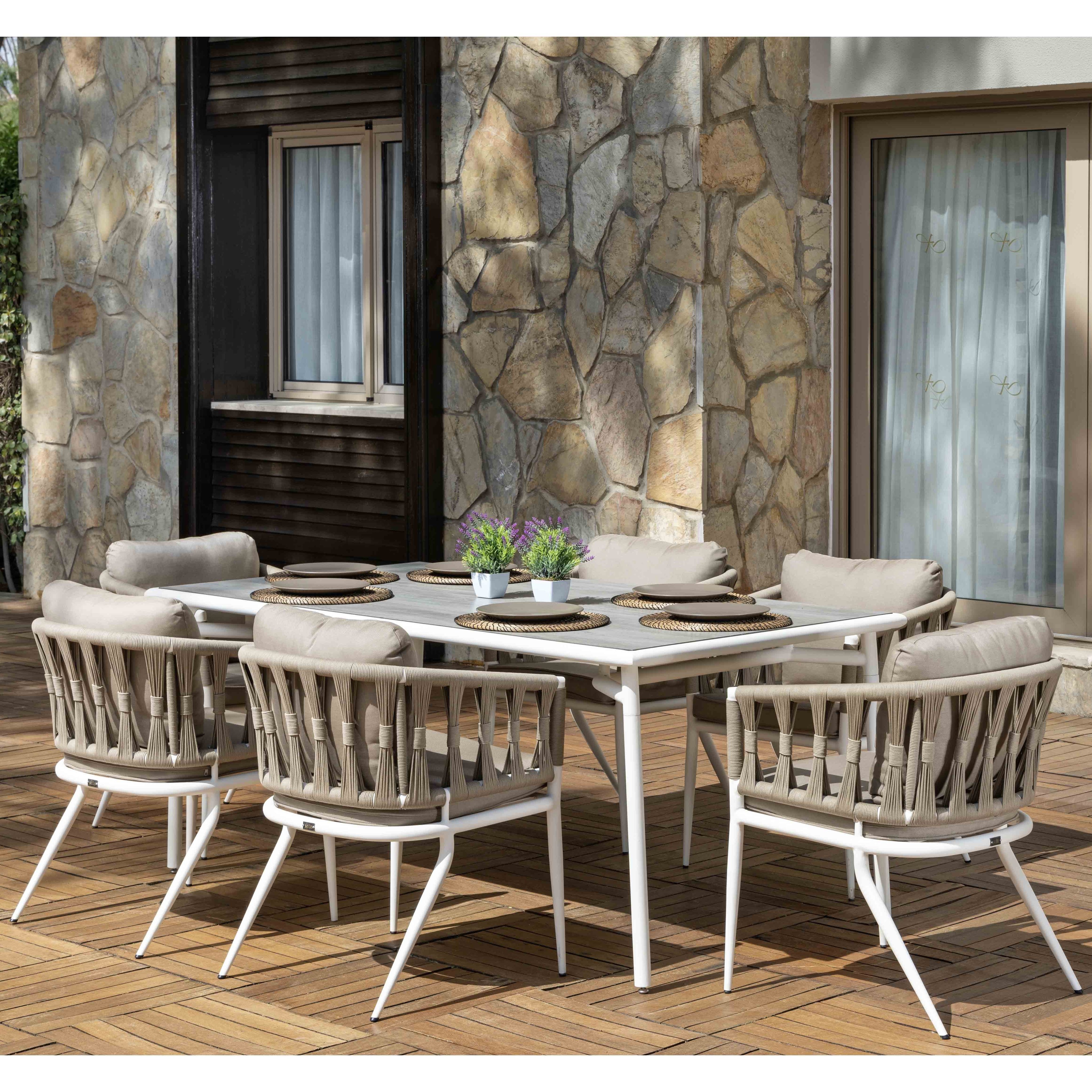 Ewo Dining Room